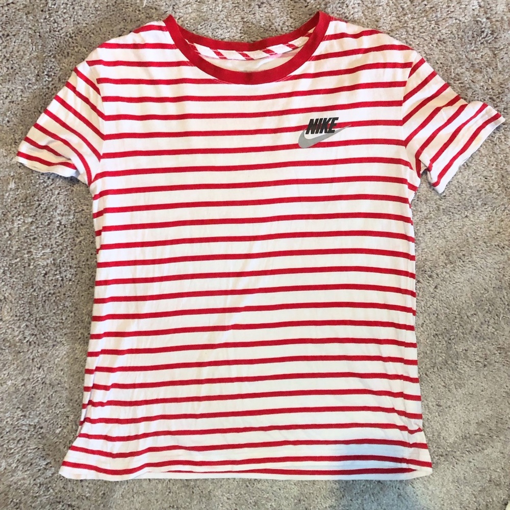 Nike men’s size S Red Striped T-Shirt